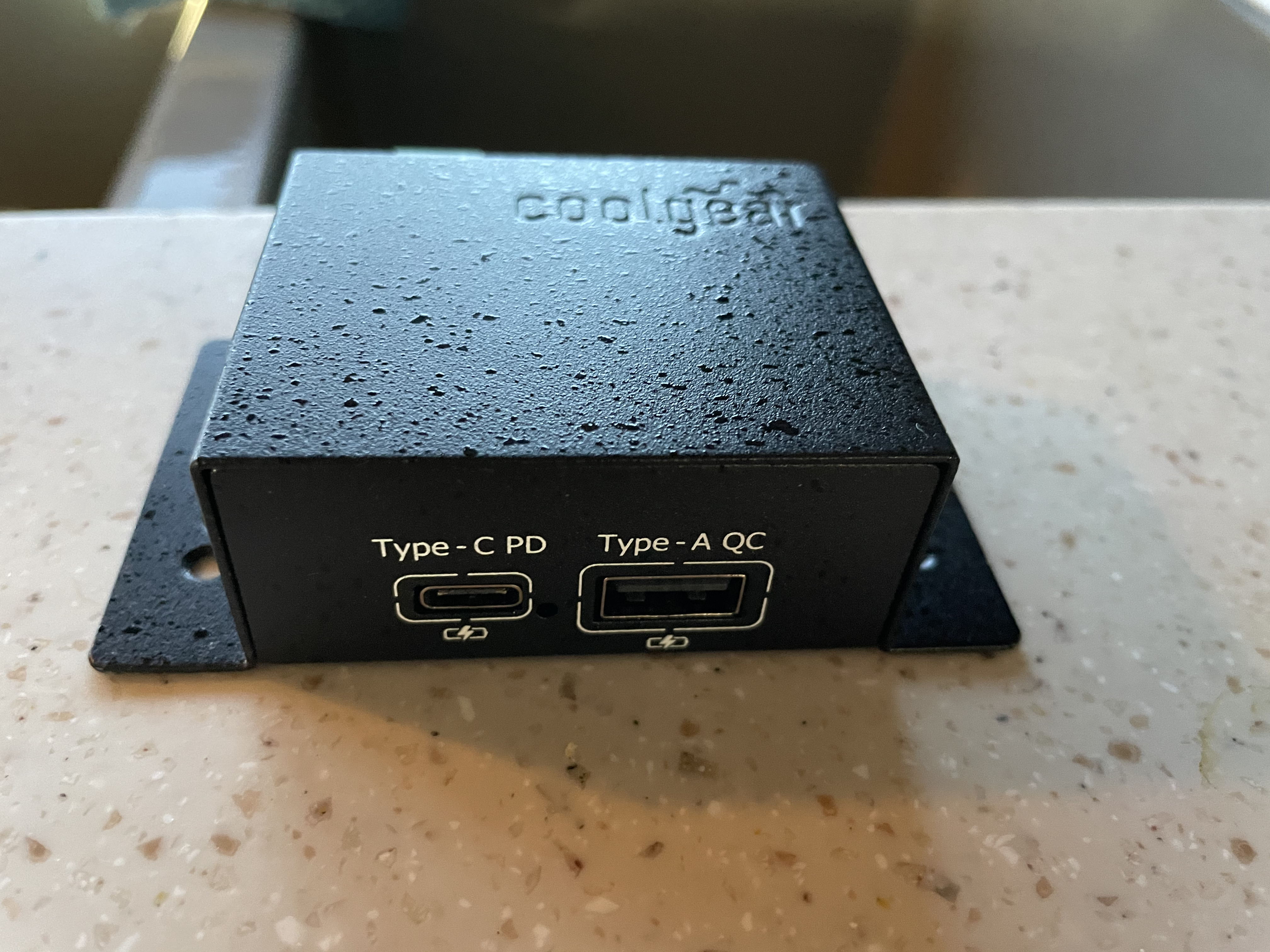 adding a 12-volt usb-c power delivery port to a camper – misterioso